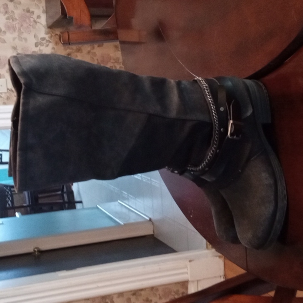 Maurices black distressed size 9.5 medium boots